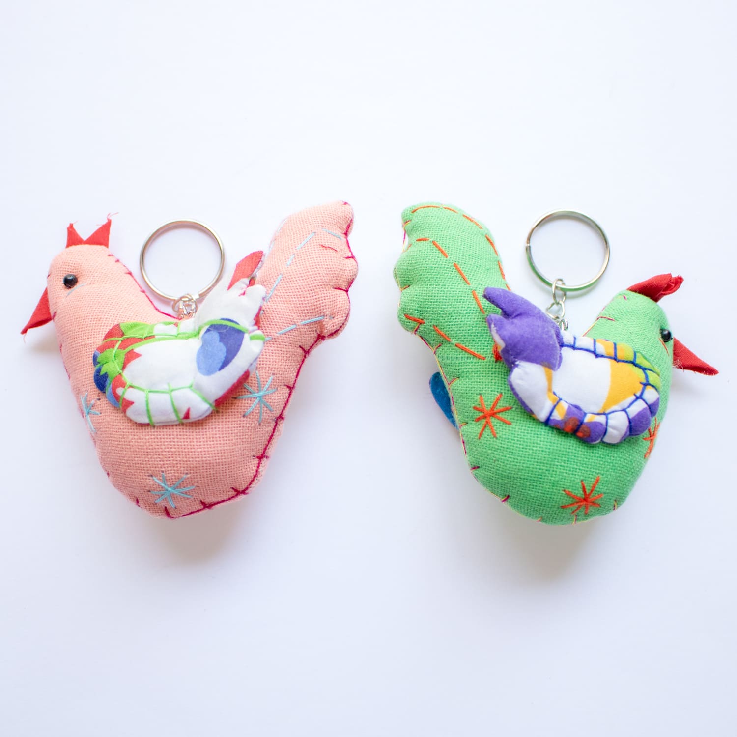 ハンドメイド 鶏さんのぬいぐるみキーホルダー – タイ雑貨専門店 タイ