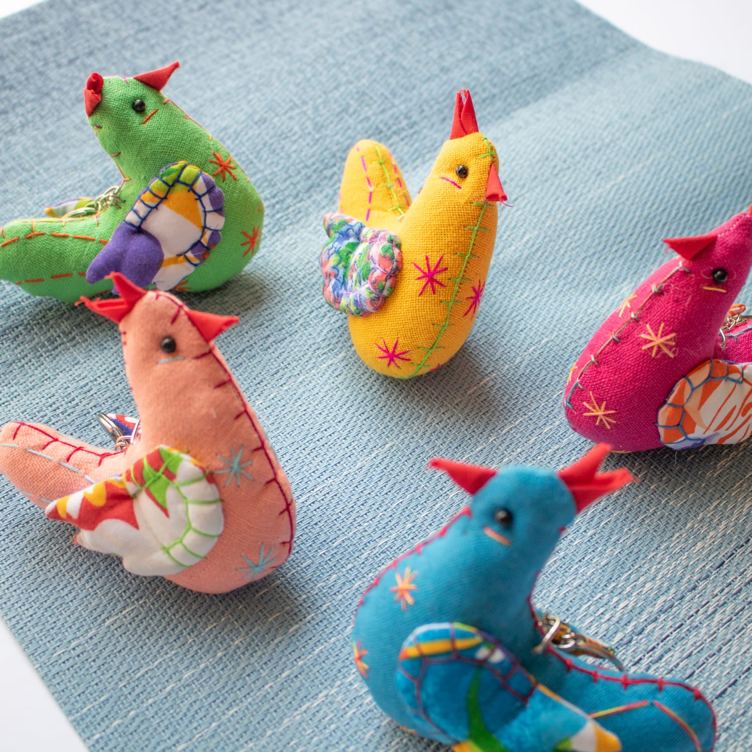 ハンドメイド 鶏さんのぬいぐるみキーホルダー – タイファン！