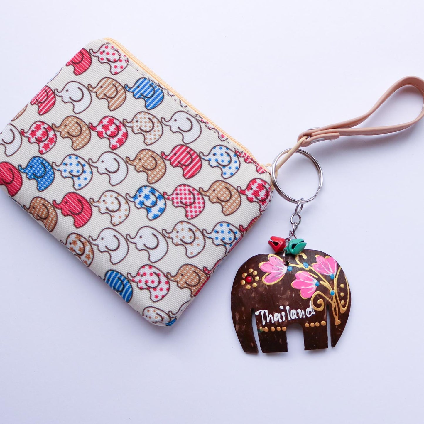 ココナッツシェル 象のハンドペイントキーホルダー