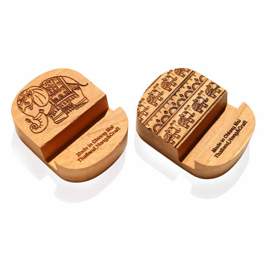 チェンマイの工房で作られた木製スマホスタンド 象柄