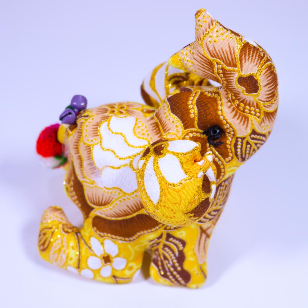 象のぬいぐるみ(中) 水浴びVer. – タイ雑貨専門店 タイファン